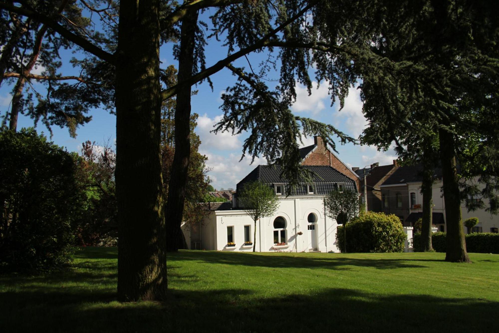 Gite De La Conciergerie Du Cheval Blanc Luttre Экстерьер фото